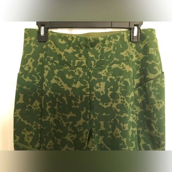 Cabi Marathon Leggings - NWT - Picture 2 of 8